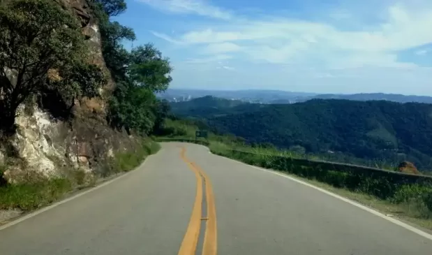 A estrada para o Pico do Jaraguá