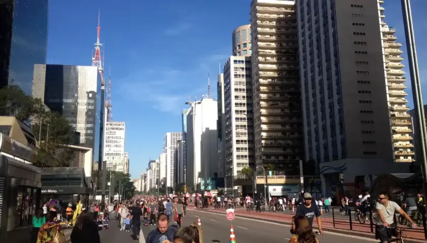 Avenida Paulista aberta para pedestres em dia de lazer
