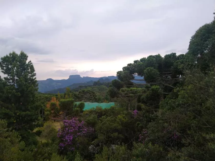 Pedra do Baú vista no horizonte