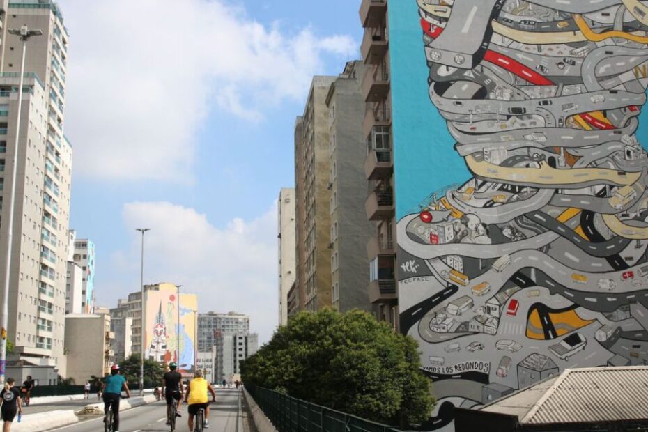 Elevado João Goulart, o Minhocão, aberto para pedestres em São Paulo