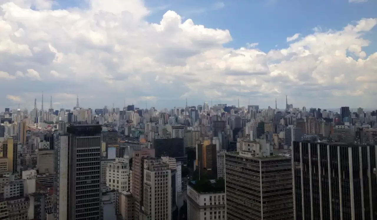 Vista do Farol Santander, com os prédios da Avenida Paulista