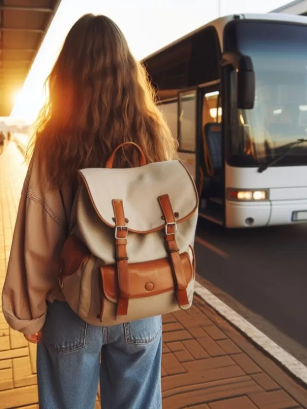 Menina embarcando sozinha em um ônibus. Ela leva uma mochila nas costas