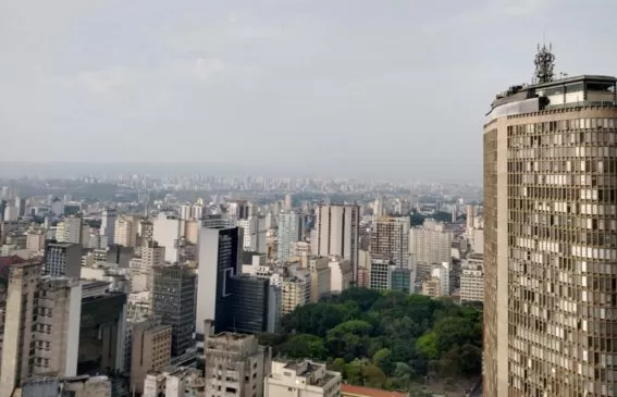 A vista da Praça da República a partir do alto do Copan (e o Edifício Itália no destaque). Foto: Talita Marchao